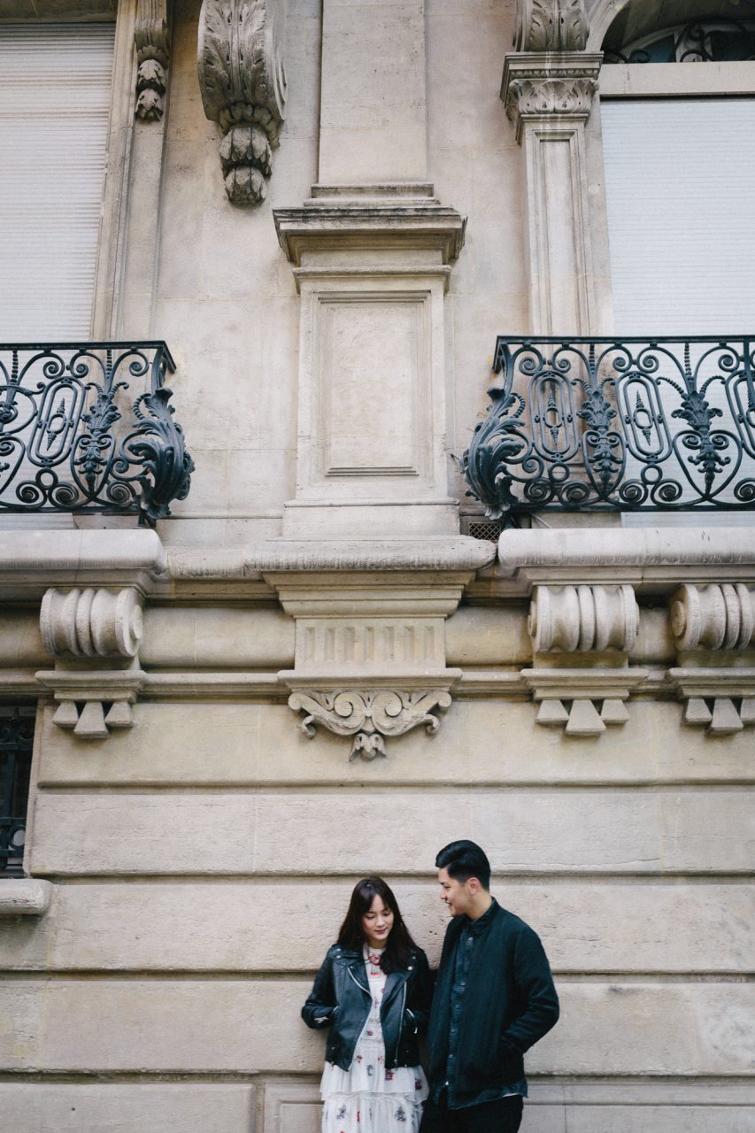 Q1A2538-853x1280 Morning stroll in Paris Weddings Weddings & Couples ảnh cưới paris ảnh đôi paris chụp ảnh paris couple photographie paris Couple Photography in Paris eiffel tower elopement photography paris engagement photography feature mariage photographe Paris portrait photography pre wedding paris soignethelabel tippytapp Wedding Photographer in Paris