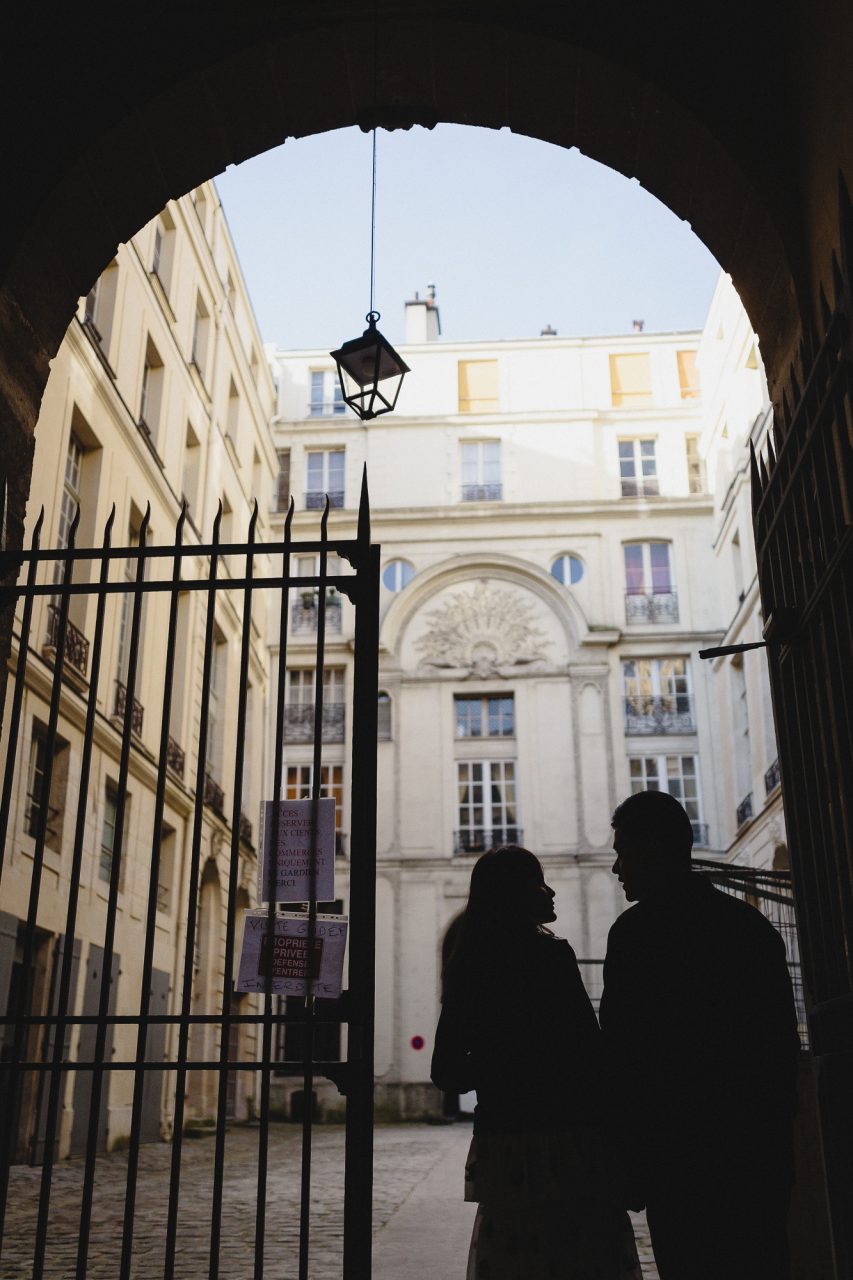 Q1A2667-853x1280 Morning stroll in Paris Weddings Weddings & Couples ảnh cưới paris ảnh đôi paris chụp ảnh paris couple photographie paris Couple Photography in Paris eiffel tower elopement photography paris engagement photography feature mariage photographe Paris portrait photography pre wedding paris soignethelabel tippytapp Wedding Photographer in Paris