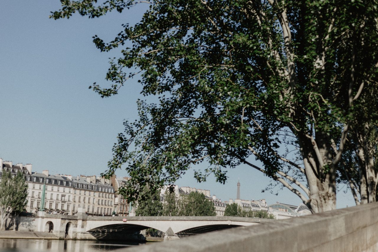 IMG_3480-1280x853 What makes you love Paris? Couples Weddings Weddings & Couples american in paris american photographer paris ảnh đôi paris black and white paris cafe paris chụp ảnh paris coffee paris Couple Photography in Paris elopement photography paris engagement paris engagement photography feature mariage photographe noir et blanc photographie paris noire et blanc Paris portrait photography pre wedding paris quai de seine paris seine paris wanderlust photography Wedding Photographer in Paris