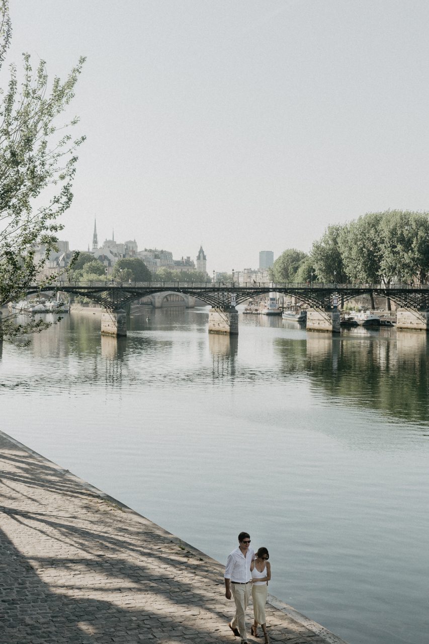 IMG_3542-853x1280 What makes you love Paris? Couples Weddings Weddings & Couples american in paris american photographer paris ảnh đôi paris black and white paris cafe paris chụp ảnh paris coffee paris Couple Photography in Paris elopement photography paris engagement paris engagement photography feature mariage photographe noir et blanc photographie paris noire et blanc Paris portrait photography pre wedding paris quai de seine paris seine paris wanderlust photography Wedding Photographer in Paris