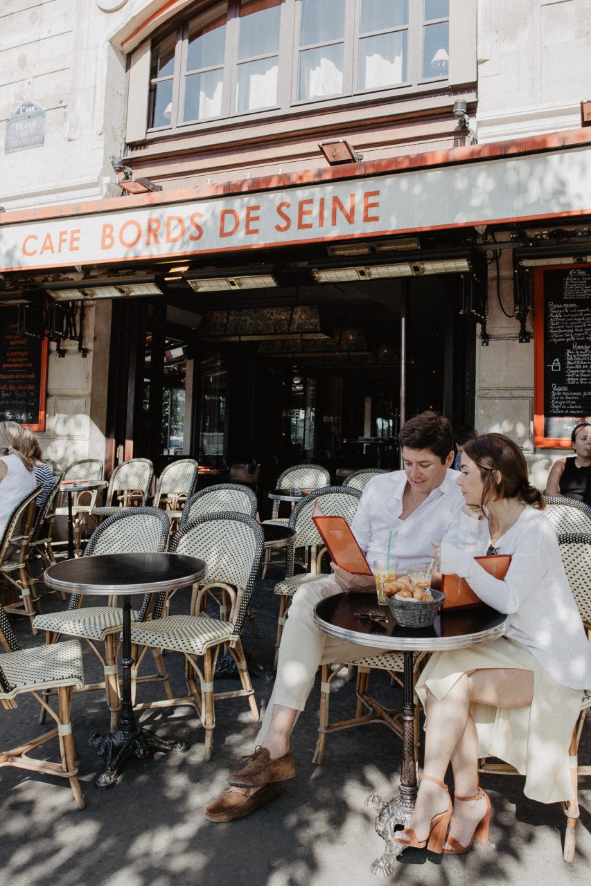 IMG_3671-853x1280 What makes you love Paris? Couples Weddings Weddings & Couples american in paris american photographer paris ảnh đôi paris black and white paris cafe paris chụp ảnh paris coffee paris Couple Photography in Paris elopement photography paris engagement paris engagement photography feature mariage photographe noir et blanc photographie paris noire et blanc Paris portrait photography pre wedding paris quai de seine paris seine paris wanderlust photography Wedding Photographer in Paris