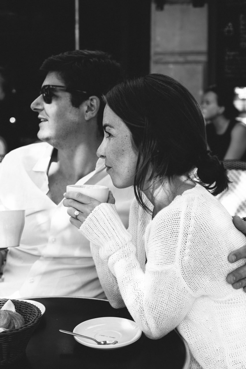 IMG_3728-2-853x1280 What makes you love Paris? Couples Weddings Weddings & Couples american in paris american photographer paris ảnh đôi paris black and white paris cafe paris chụp ảnh paris coffee paris Couple Photography in Paris elopement photography paris engagement paris engagement photography feature mariage photographe noir et blanc photographie paris noire et blanc Paris portrait photography pre wedding paris quai de seine paris seine paris wanderlust photography Wedding Photographer in Paris