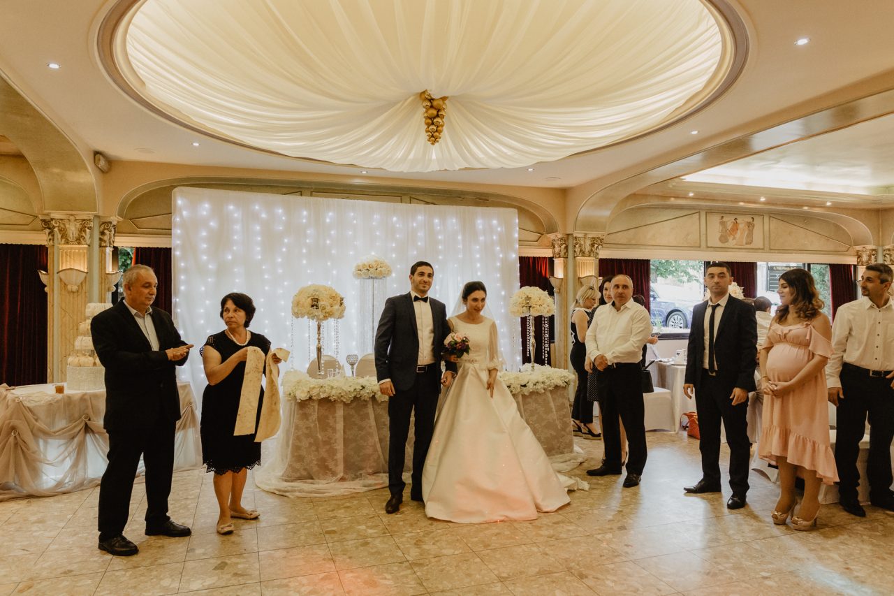 3Q1A6025-1280x853 Un Mariage Arménien à Paris Weddings & Couples armenian wedding Couple Photography in Paris eiffel tower elopement photography paris Mariage Arménien mariage photographe reportage mariage Wedding Photographer in Paris wedding reportage