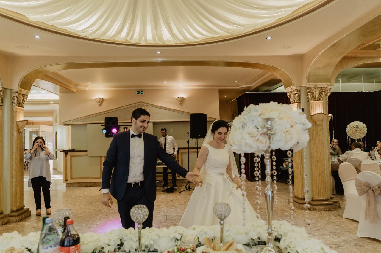 3Q1A6078-1280x853 Un Mariage Arménien à Paris Weddings & Couples armenian wedding Couple Photography in Paris eiffel tower elopement photography paris Mariage Arménien mariage photographe reportage mariage Wedding Photographer in Paris wedding reportage