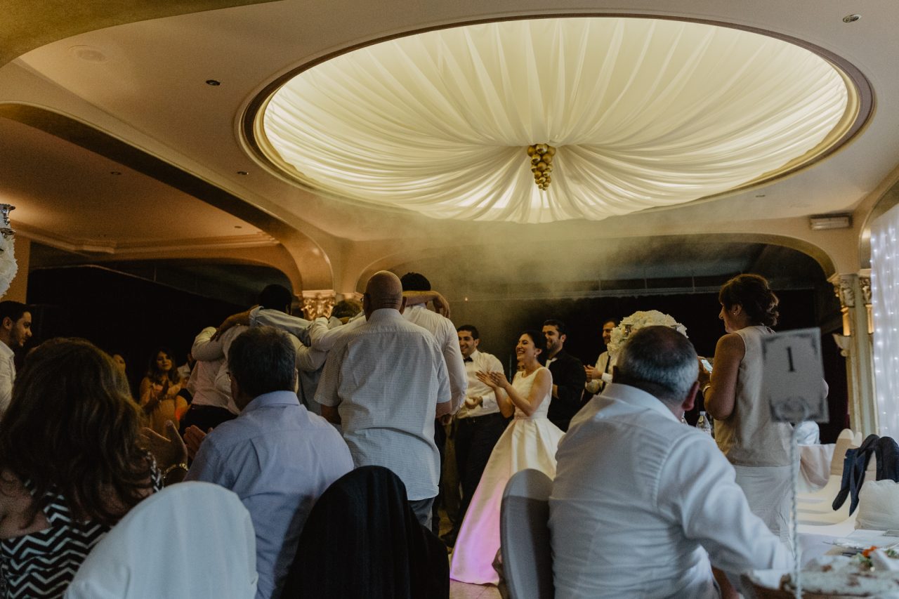 3Q1A6101-1280x853 Un Mariage Arménien à Paris Weddings & Couples armenian wedding Couple Photography in Paris eiffel tower elopement photography paris Mariage Arménien mariage photographe reportage mariage Wedding Photographer in Paris wedding reportage
