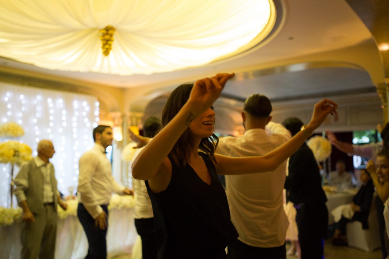3Q1A6159-1280x853 Un Mariage Arménien à Paris Weddings & Couples armenian wedding Couple Photography in Paris eiffel tower elopement photography paris Mariage Arménien mariage photographe reportage mariage Wedding Photographer in Paris wedding reportage