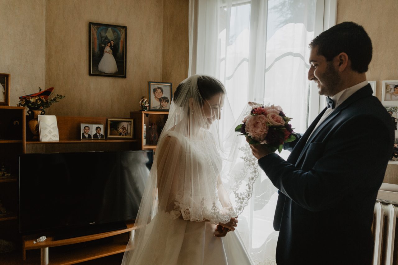 Q1A5155-1280x853 Un Mariage Arménien à Paris Weddings & Couples armenian wedding Couple Photography in Paris eiffel tower elopement photography paris Mariage Arménien mariage photographe reportage mariage Wedding Photographer in Paris wedding reportage