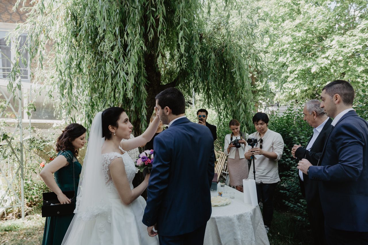 Q1A5201-1280x853 Un Mariage Arménien à Paris Weddings & Couples armenian wedding Couple Photography in Paris eiffel tower elopement photography paris Mariage Arménien mariage photographe reportage mariage Wedding Photographer in Paris wedding reportage