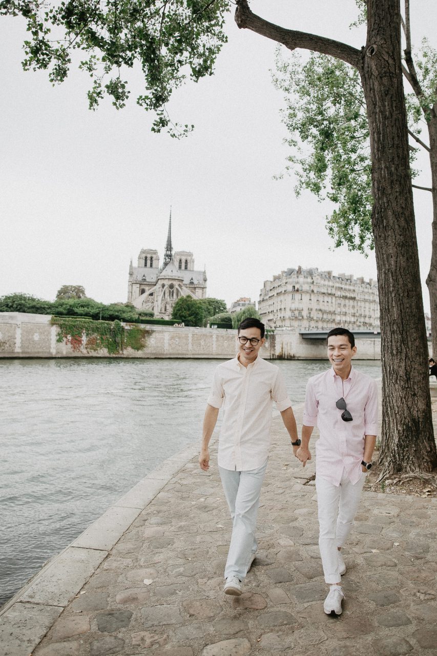 3Q1A9927-Edit-853x1280 Away We Wow in Paris Blog Weddings & Couples adrian and son ảnh cưới paris ảnh đôi paris away we wow paris chụp ảnh cưới châu âu chụp ảnh paris Couple Photography in Paris eiffel tower elopement photography paris engagement photography feature gay couple photography pre wedding paris same sex couple paris same sex couple photography vietnamese photographer paris wanderlust photography Wedding Photographer in Paris