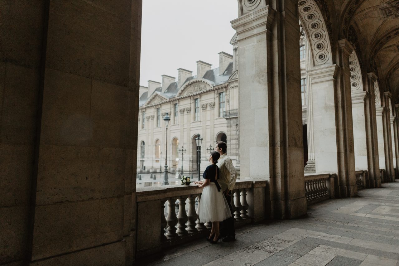 3Q1A2063-1280x853 Paris under the rain Weddings & Couples couple louvre couple paris rain Couple Photography in Paris elopement photography paris engagement photography paris in the rain pont du carrousel pre wedding paris rain paris Wedding Photographer in Paris