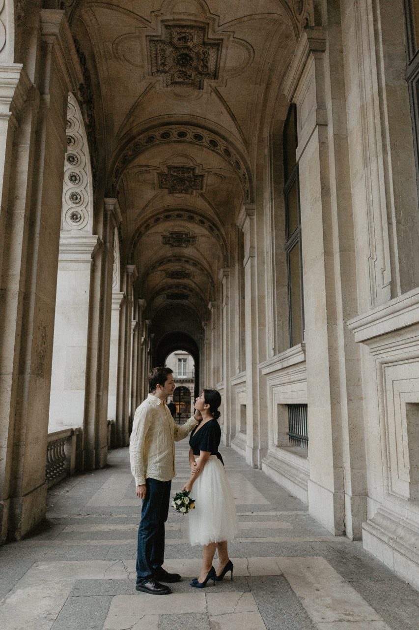 3Q1A2072-853x1280 Paris under the rain Weddings & Couples couple louvre couple paris rain Couple Photography in Paris elopement photography paris engagement photography paris in the rain pont du carrousel pre wedding paris rain paris Wedding Photographer in Paris