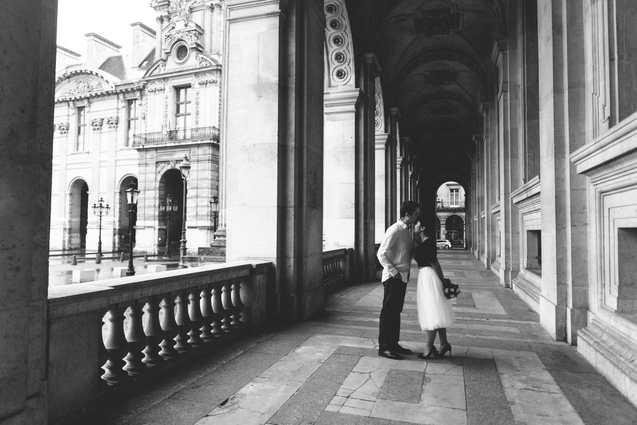 3Q1A2081-2-1280x853 Paris under the rain Weddings & Couples couple louvre couple paris rain Couple Photography in Paris elopement photography paris engagement photography paris in the rain pont du carrousel pre wedding paris rain paris Wedding Photographer in Paris