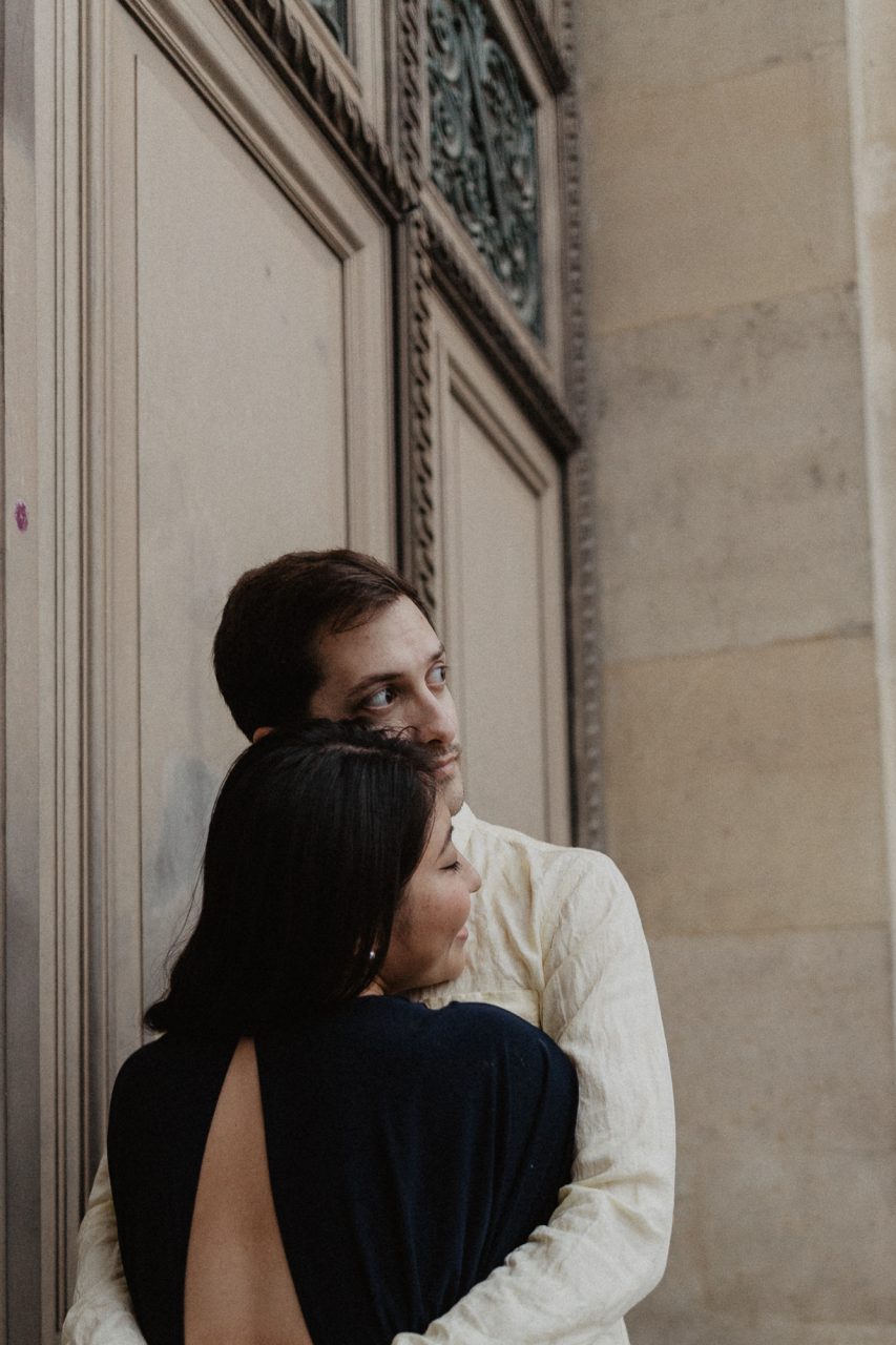 3Q1A2099-853x1280 Paris under the rain Weddings & Couples couple louvre couple paris rain Couple Photography in Paris elopement photography paris engagement photography paris in the rain pont du carrousel pre wedding paris rain paris Wedding Photographer in Paris
