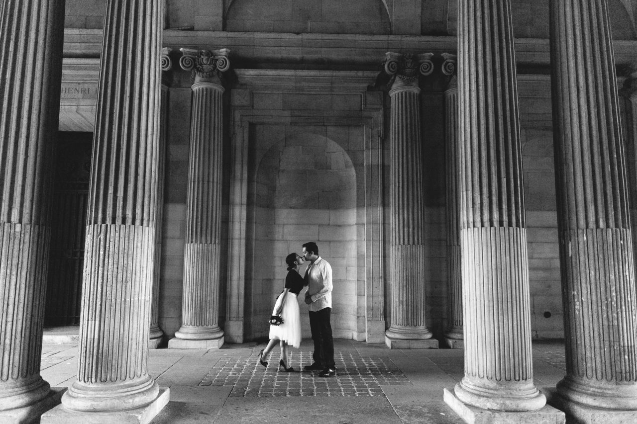 3Q1A2129-1280x853 Paris under the rain Weddings & Couples couple louvre couple paris rain Couple Photography in Paris elopement photography paris engagement photography paris in the rain pont du carrousel pre wedding paris rain paris Wedding Photographer in Paris