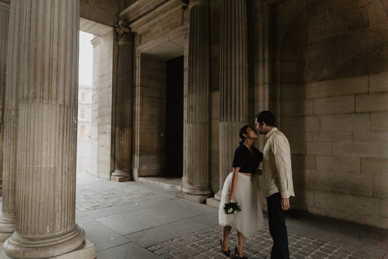 3Q1A2130-1280x853 Paris under the rain Weddings & Couples couple louvre couple paris rain Couple Photography in Paris elopement photography paris engagement photography paris in the rain pont du carrousel pre wedding paris rain paris Wedding Photographer in Paris