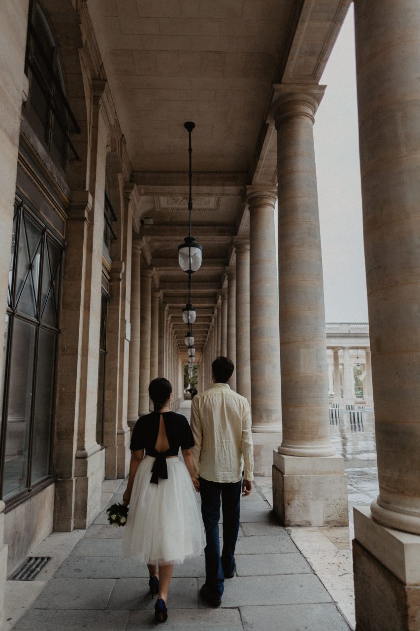 3Q1A2171-853x1280 Paris under the rain Weddings & Couples couple louvre couple paris rain Couple Photography in Paris elopement photography paris engagement photography paris in the rain pont du carrousel pre wedding paris rain paris Wedding Photographer in Paris