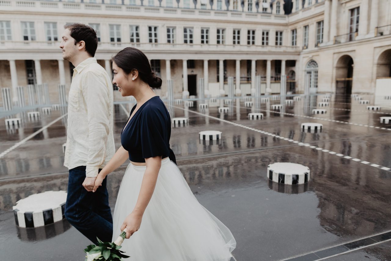 3Q1A2285-1280x853 Paris under the rain Weddings & Couples couple louvre couple paris rain Couple Photography in Paris elopement photography paris engagement photography paris in the rain pont du carrousel pre wedding paris rain paris Wedding Photographer in Paris