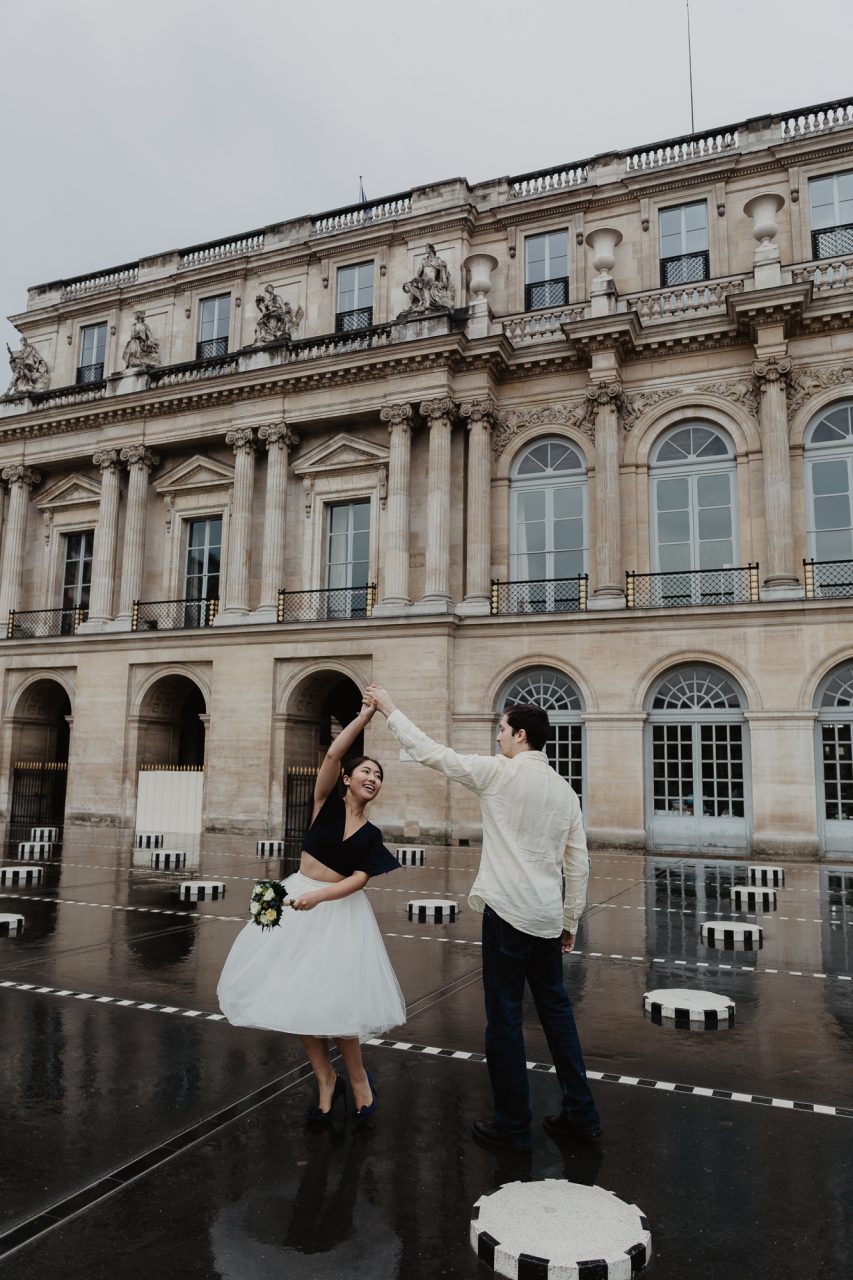 3Q1A2317-853x1280 Paris under the rain Weddings & Couples couple louvre couple paris rain Couple Photography in Paris elopement photography paris engagement photography paris in the rain pont du carrousel pre wedding paris rain paris Wedding Photographer in Paris