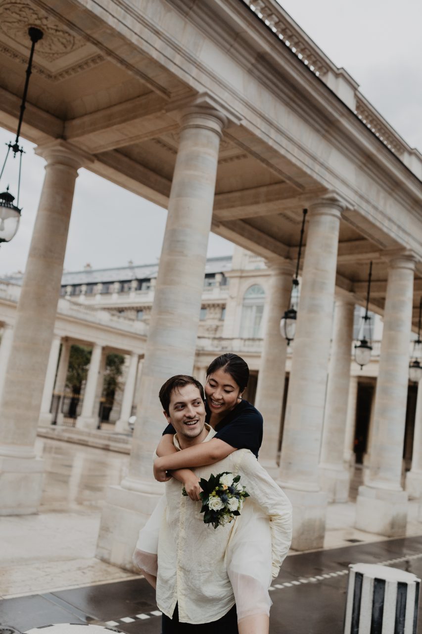 3Q1A2364-853x1280 Paris under the rain Weddings & Couples couple louvre couple paris rain Couple Photography in Paris elopement photography paris engagement photography paris in the rain pont du carrousel pre wedding paris rain paris Wedding Photographer in Paris