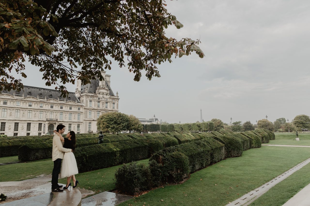 3Q1A2478-1280x853 Paris under the rain Weddings & Couples couple louvre couple paris rain Couple Photography in Paris elopement photography paris engagement photography paris in the rain pont du carrousel pre wedding paris rain paris Wedding Photographer in Paris
