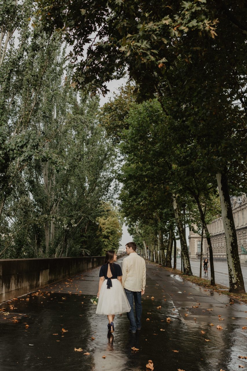 3Q1A2486-853x1280 Paris under the rain Weddings & Couples couple louvre couple paris rain Couple Photography in Paris elopement photography paris engagement photography paris in the rain pont du carrousel pre wedding paris rain paris Wedding Photographer in Paris