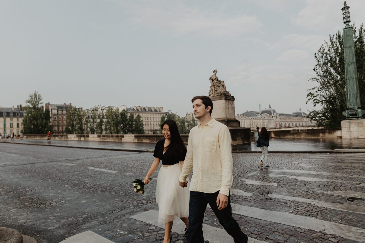 3Q1A2529-1280x853 Paris under the rain Weddings & Couples couple louvre couple paris rain Couple Photography in Paris elopement photography paris engagement photography paris in the rain pont du carrousel pre wedding paris rain paris Wedding Photographer in Paris