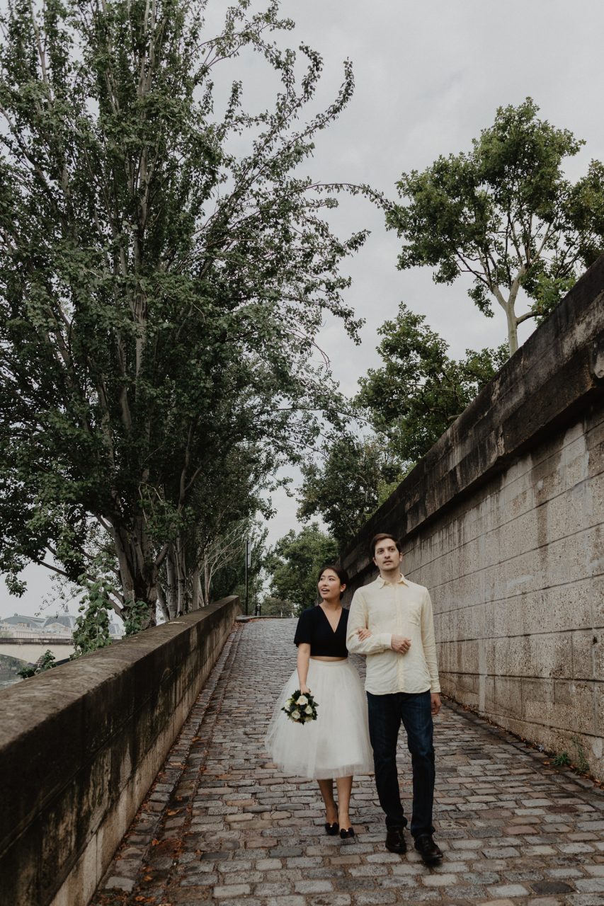 3Q1A2571-853x1280 Paris under the rain Weddings & Couples couple louvre couple paris rain Couple Photography in Paris elopement photography paris engagement photography paris in the rain pont du carrousel pre wedding paris rain paris Wedding Photographer in Paris