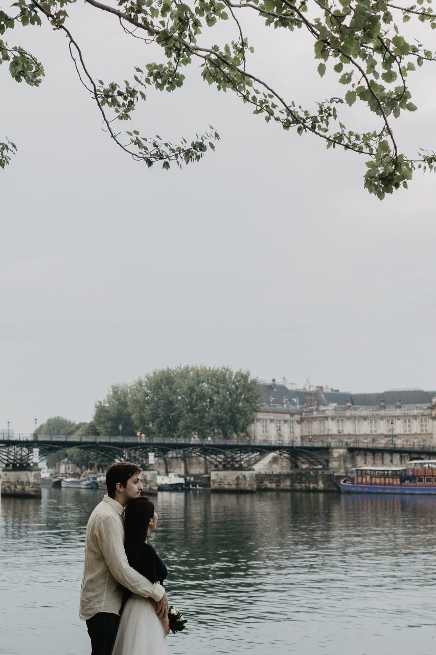 3Q1A2607-853x1280 Paris under the rain Weddings & Couples couple louvre couple paris rain Couple Photography in Paris elopement photography paris engagement photography paris in the rain pont du carrousel pre wedding paris rain paris Wedding Photographer in Paris