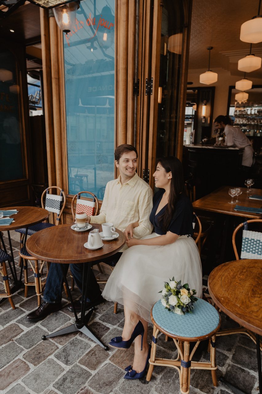 3Q1A2670-853x1280 Paris under the rain Weddings & Couples couple louvre couple paris rain Couple Photography in Paris elopement photography paris engagement photography paris in the rain pont du carrousel pre wedding paris rain paris Wedding Photographer in Paris