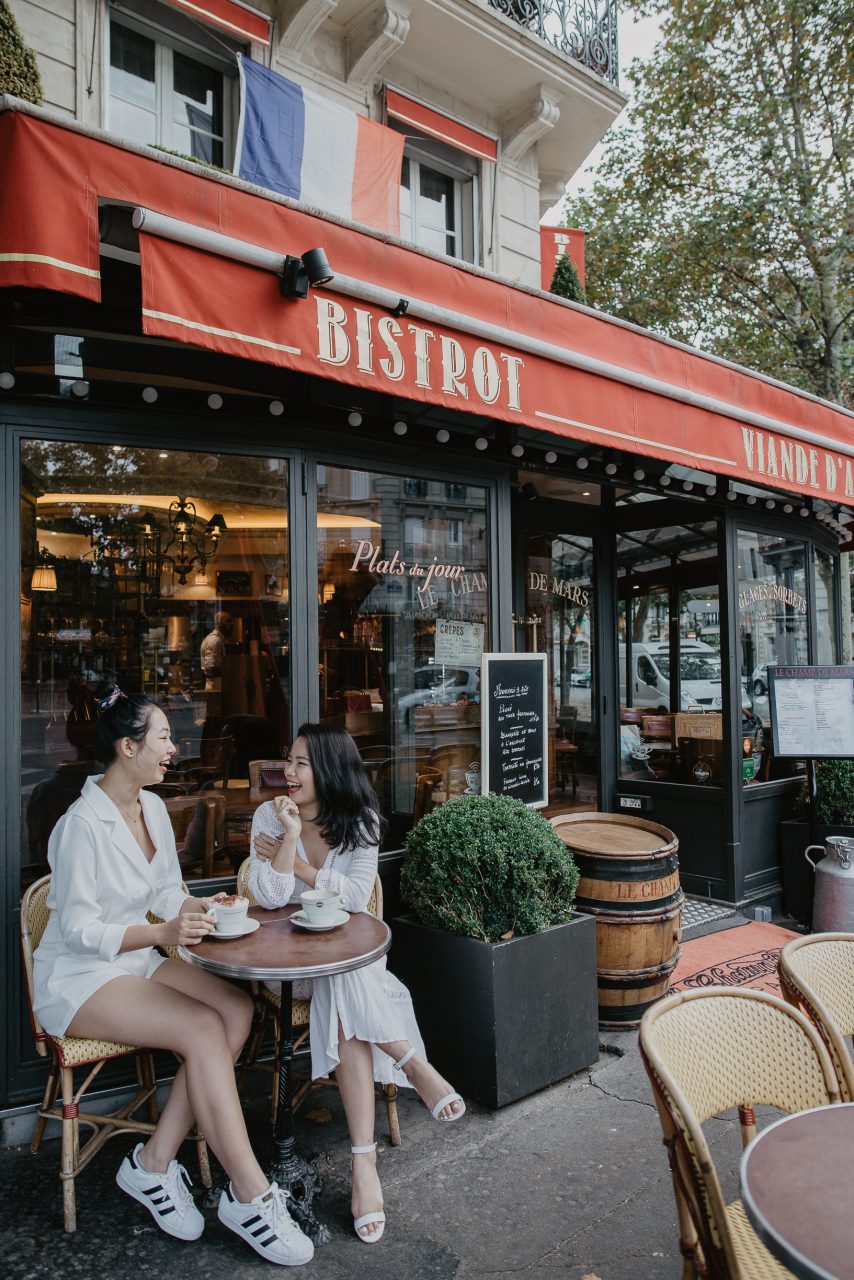 3Q1A7971-854x1280 Things to do in Paris with your best friend Blog Lifestyle ảnh đôi paris bạn thân paris best friend paris chụp ảnh paris chụp ảnh pháp paris Couple Photography in Paris du lich paris eiffel tower lifestyle photographer lifestyle photographer paris người việt tại paris tháp eiffel pháp things to do paris white paris