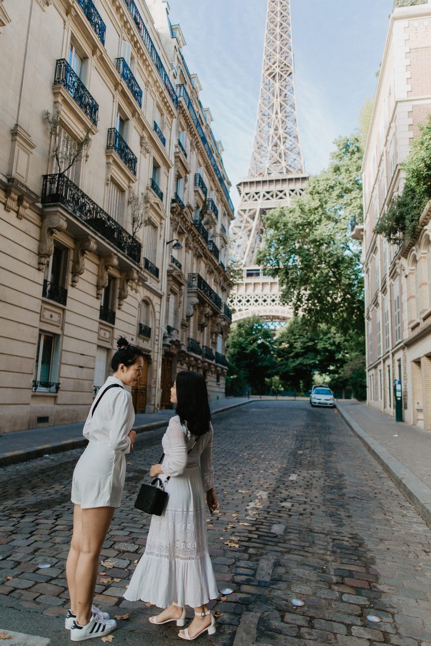 3Q1A8167-854x1280 Things to do in Paris with your best friend Blog Lifestyle ảnh đôi paris bạn thân paris best friend paris chụp ảnh paris chụp ảnh pháp paris Couple Photography in Paris du lich paris eiffel tower lifestyle photographer lifestyle photographer paris người việt tại paris tháp eiffel pháp things to do paris white paris