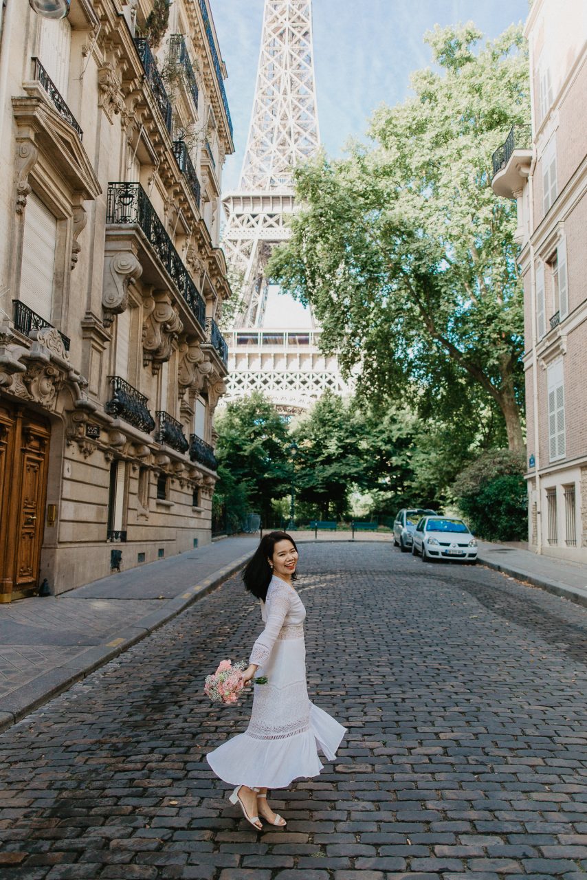 3Q1A8171-854x1280 Things to do in Paris with your best friend Blog Lifestyle ảnh đôi paris bạn thân paris best friend paris chụp ảnh paris chụp ảnh pháp paris Couple Photography in Paris du lich paris eiffel tower lifestyle photographer lifestyle photographer paris người việt tại paris tháp eiffel pháp things to do paris white paris