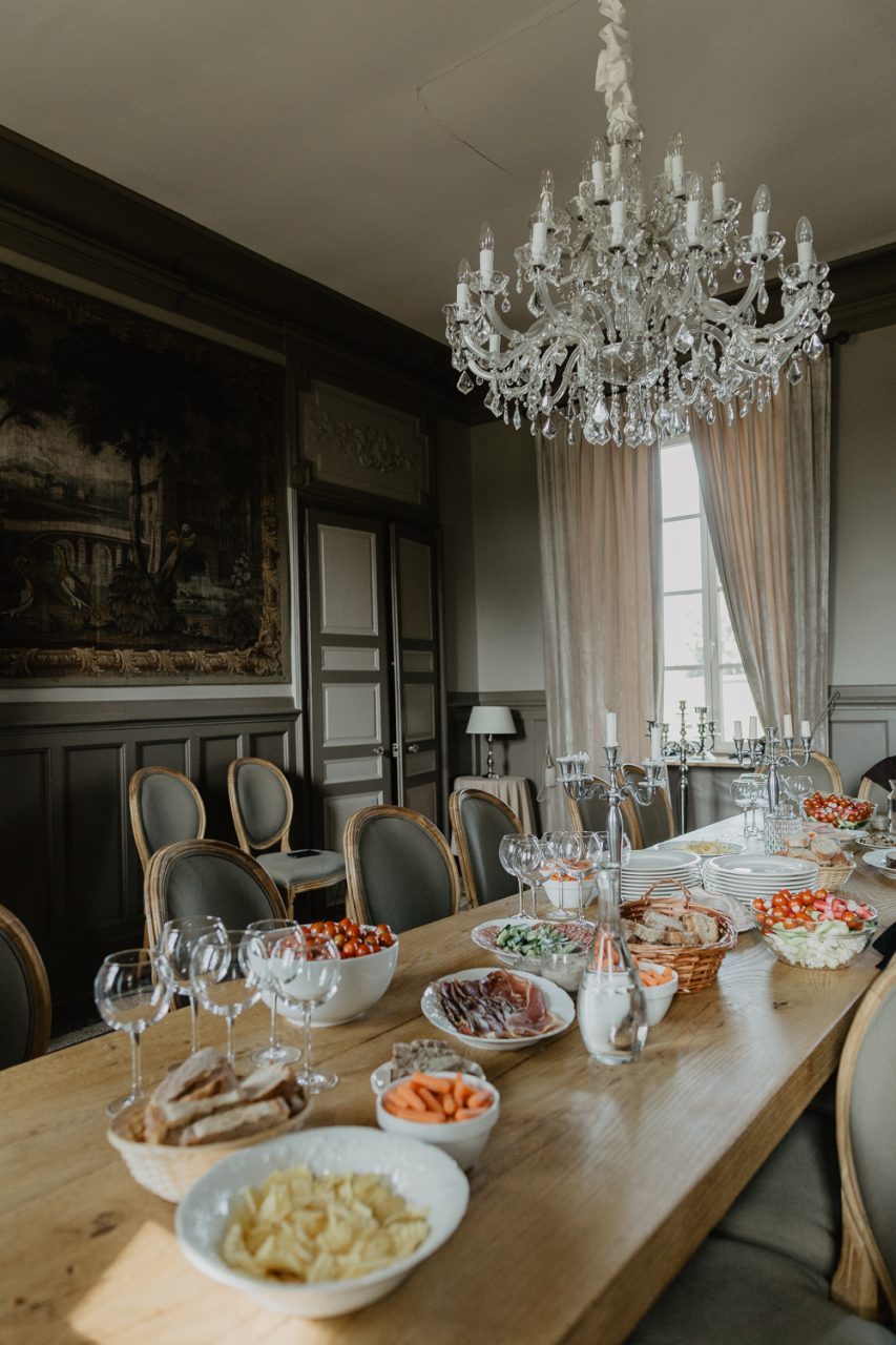 20170923-115333-00063-853x1280 Gorgeous French Wedding at Chateau de Planchevienne Weddings & Couples castle france photographer Chateau de Planchevienne chụp ảnh paris Couple Photography in Paris elopement photography paris engagement photography feature mariage Chateau de Planchevienne mariage photographe Wedding Photographer in Paris