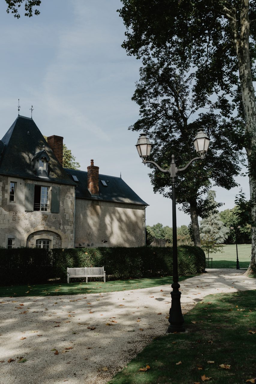 20170923-120021-00067-853x1280 Gorgeous French Wedding at Chateau de Planchevienne Weddings & Couples castle france photographer Chateau de Planchevienne chụp ảnh paris Couple Photography in Paris elopement photography paris engagement photography feature mariage Chateau de Planchevienne mariage photographe Wedding Photographer in Paris