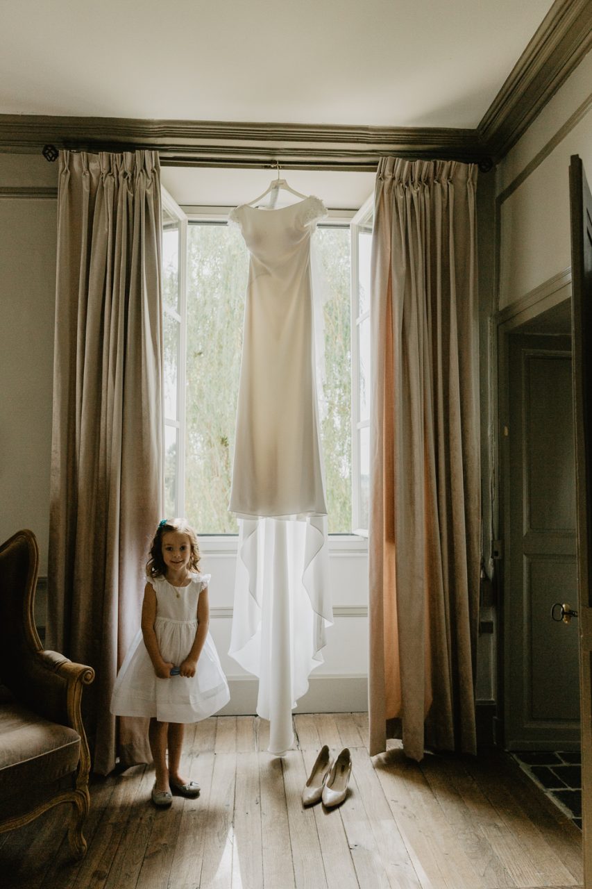 20170923-133250-00073-853x1280 Gorgeous French Wedding at Chateau de Planchevienne Weddings & Couples castle france photographer Chateau de Planchevienne chụp ảnh paris Couple Photography in Paris elopement photography paris engagement photography feature mariage Chateau de Planchevienne mariage photographe Wedding Photographer in Paris
