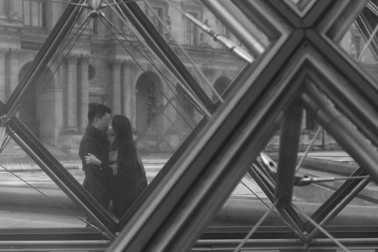 3Q1A0029-1280x854 Paris in winter Weddings & Couples chụp ảnh paris Couple Photography in Paris couple sunrise photo eiffel tower elopement photography paris engagement photography pre wedding paris singapore photographer paris vietnamese photographer paris Wedding Photographer in Paris winter couple photo paris winter paris winter wonderland paris