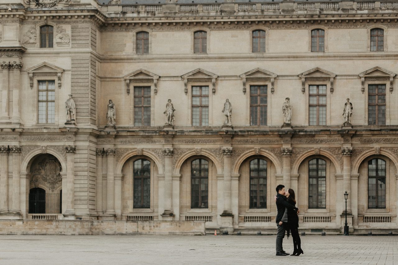 3Q1A0105-1280x854 Paris in winter Weddings & Couples chụp ảnh paris Couple Photography in Paris couple sunrise photo eiffel tower elopement photography paris engagement photography pre wedding paris singapore photographer paris vietnamese photographer paris Wedding Photographer in Paris winter couple photo paris winter paris winter wonderland paris