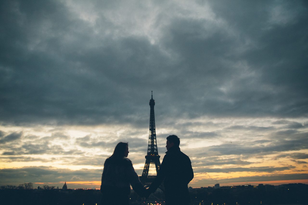 EQ0A0005-1280x854 Paris in winter Weddings & Couples chụp ảnh paris Couple Photography in Paris couple sunrise photo eiffel tower elopement photography paris engagement photography pre wedding paris singapore photographer paris vietnamese photographer paris Wedding Photographer in Paris winter couple photo paris winter paris winter wonderland paris