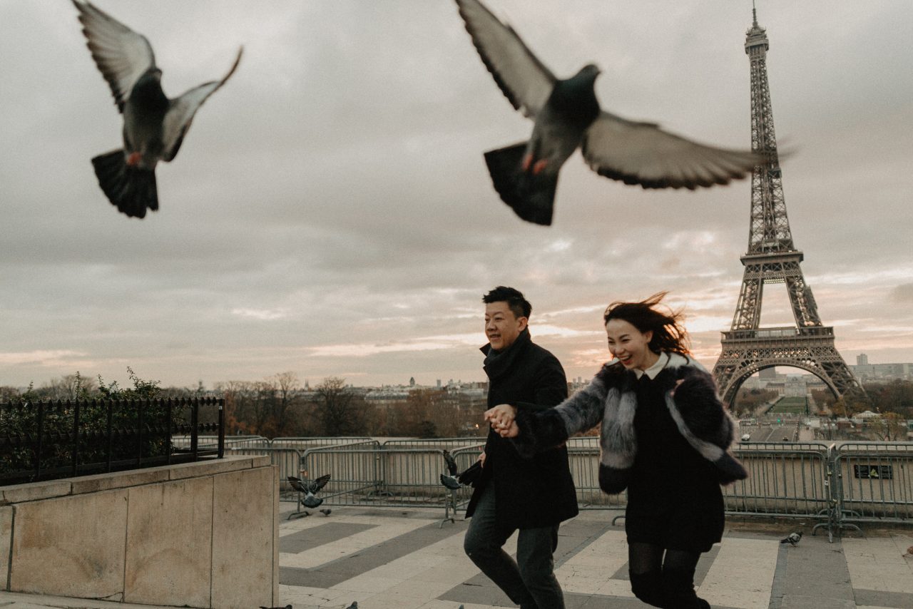 EQ0A0027-1280x854 Paris in winter Weddings & Couples chụp ảnh paris Couple Photography in Paris couple sunrise photo eiffel tower elopement photography paris engagement photography pre wedding paris singapore photographer paris vietnamese photographer paris Wedding Photographer in Paris winter couple photo paris winter paris winter wonderland paris
