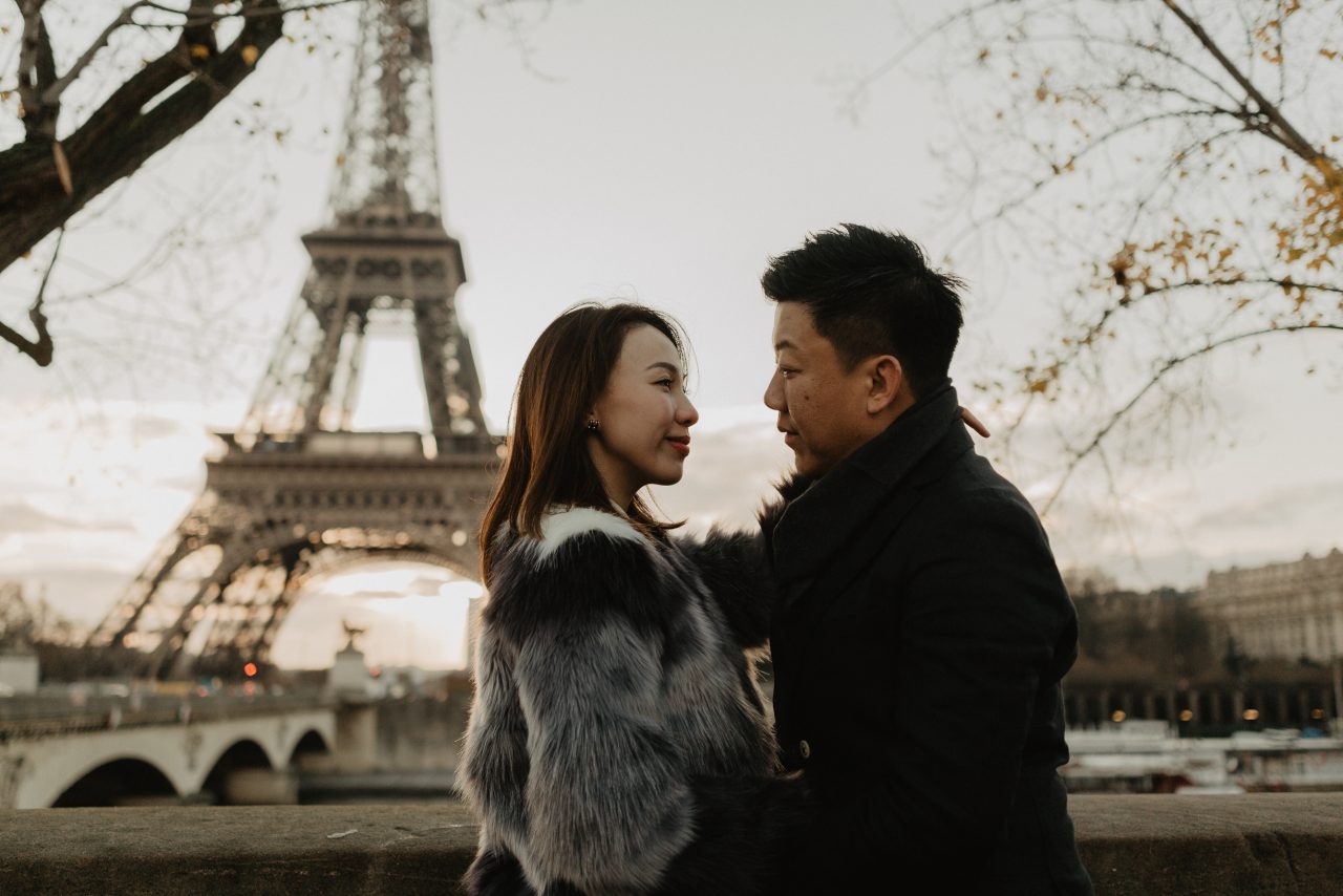 EQ0A0067-1280x854 Paris in winter Weddings & Couples chụp ảnh paris Couple Photography in Paris couple sunrise photo eiffel tower elopement photography paris engagement photography pre wedding paris singapore photographer paris vietnamese photographer paris Wedding Photographer in Paris winter couple photo paris winter paris winter wonderland paris