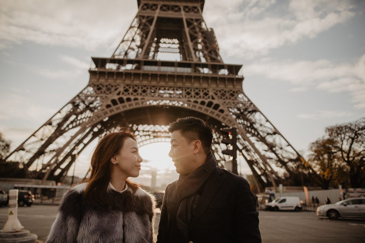 EQ0A0107-1280x854 Paris in winter Weddings & Couples chụp ảnh paris Couple Photography in Paris couple sunrise photo eiffel tower elopement photography paris engagement photography pre wedding paris singapore photographer paris vietnamese photographer paris Wedding Photographer in Paris winter couple photo paris winter paris winter wonderland paris