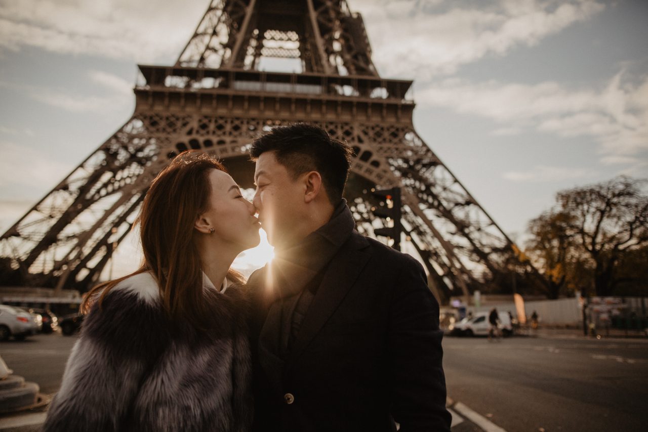 EQ0A0114-1280x854 Paris in winter Weddings & Couples chụp ảnh paris Couple Photography in Paris couple sunrise photo eiffel tower elopement photography paris engagement photography pre wedding paris singapore photographer paris vietnamese photographer paris Wedding Photographer in Paris winter couple photo paris winter paris winter wonderland paris
