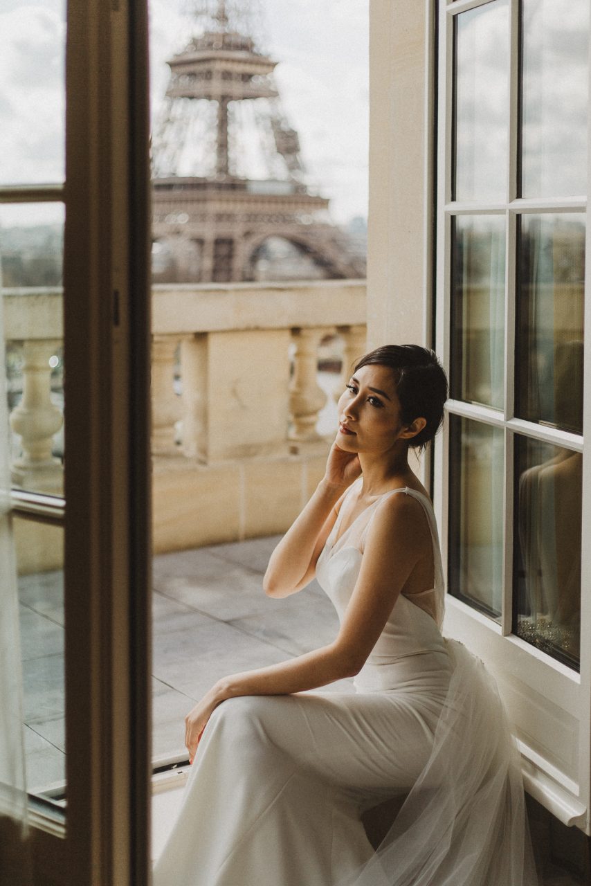 3Q1A6817-854x1280 Paris Wedding Photoshoot Inspiration Blog Weddings Weddings & Couples ảnh cưới paris balloons photo paris bisousparis Couple Photography in Paris eiffel tower elopement photography paris feature mae collection paris ofleatherandlace shangrila paris tina lee wedding dress paris Wedding Photographer in Paris